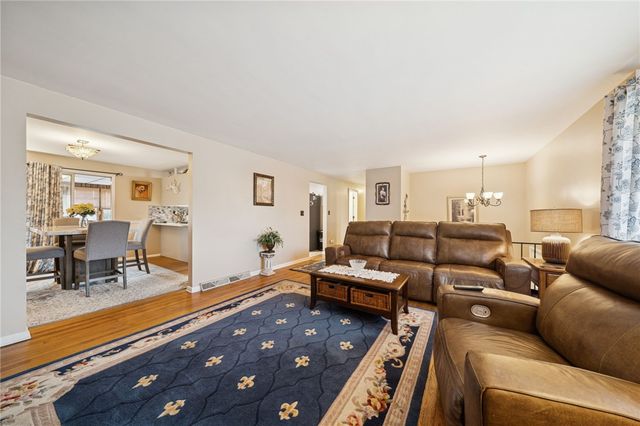 1402 Swede Hill Rd, Hempfield Twp, PA 15601