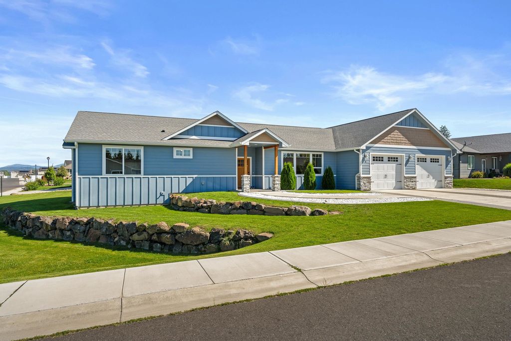 14 W Eleventh St, Deer Park, WA 99006