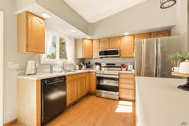 4011 MAPLE AVE, Rapid City, SD 57701