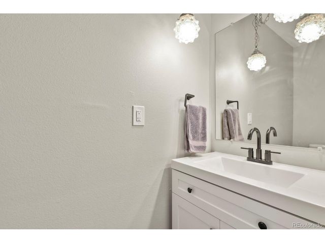 3501 S Kittredge St B, Aurora, CO 80013