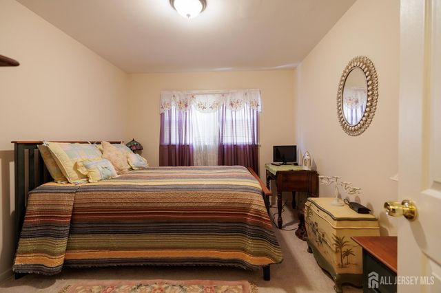 829 Harrell Avenue, Woodbridge Proper, NJ 07095