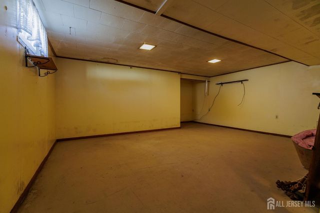 829 Harrell Avenue, Woodbridge Proper, NJ 07095