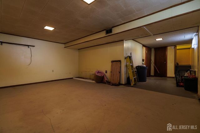 829 Harrell Avenue, Woodbridge Proper, NJ 07095