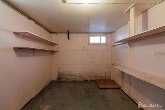 829 Harrell Avenue, Woodbridge Proper, NJ 07095