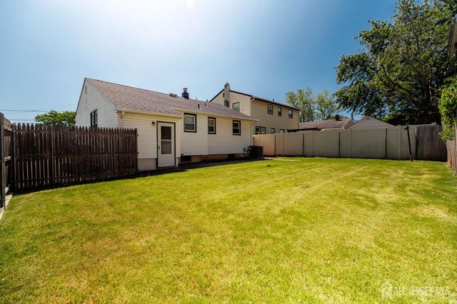 829 Harrell Avenue, Woodbridge Proper, NJ 07095