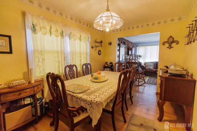 829 Harrell Avenue, Woodbridge Proper, NJ 07095