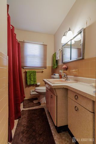 829 Harrell Avenue, Woodbridge Proper, NJ 07095