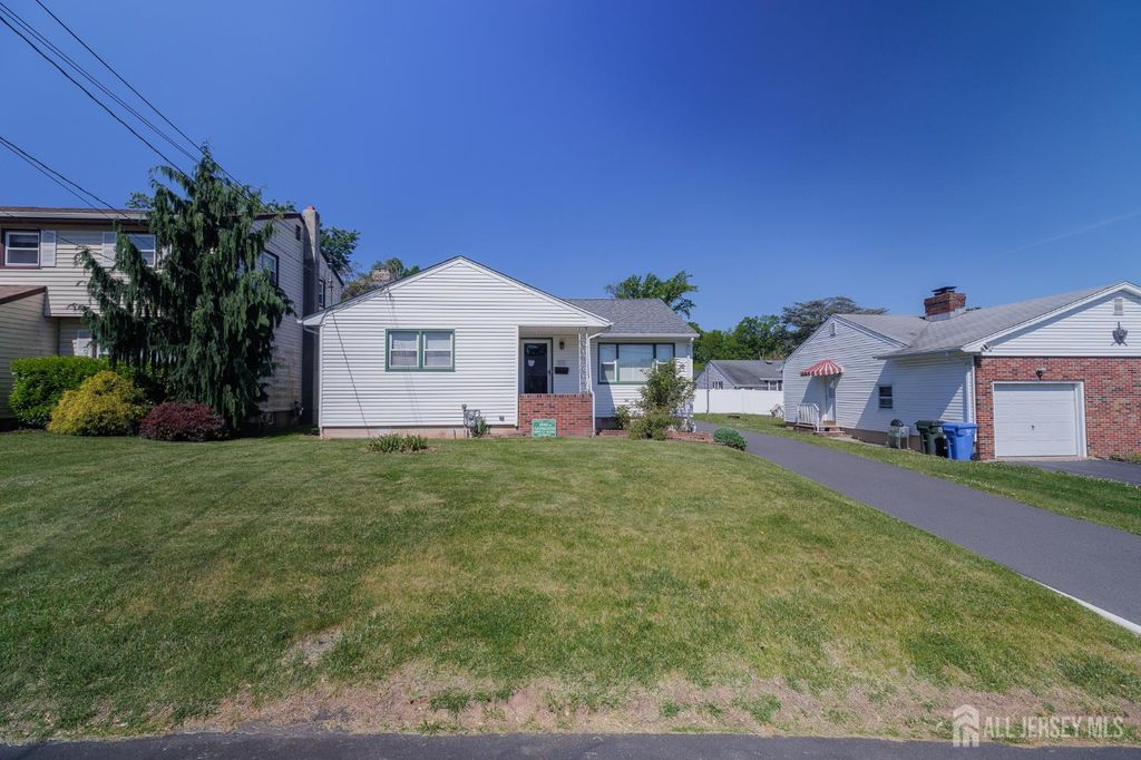 829 Harrell Avenue, Woodbridge Proper, NJ 07095
