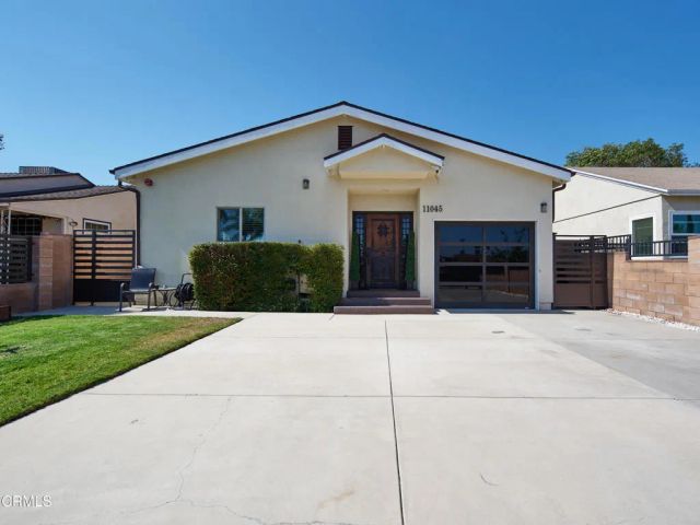 11045 Califa Street, North Hollywood, CA 91601