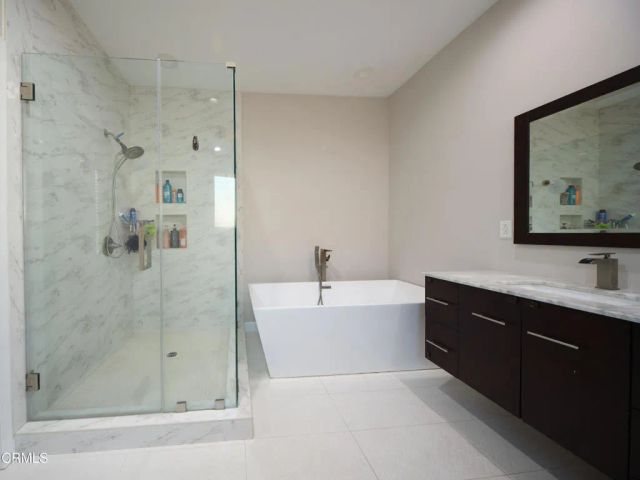11045 Califa Street, North Hollywood, CA 91601