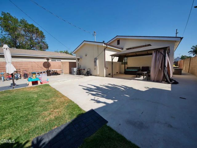 11045 Califa Street, North Hollywood, CA 91601