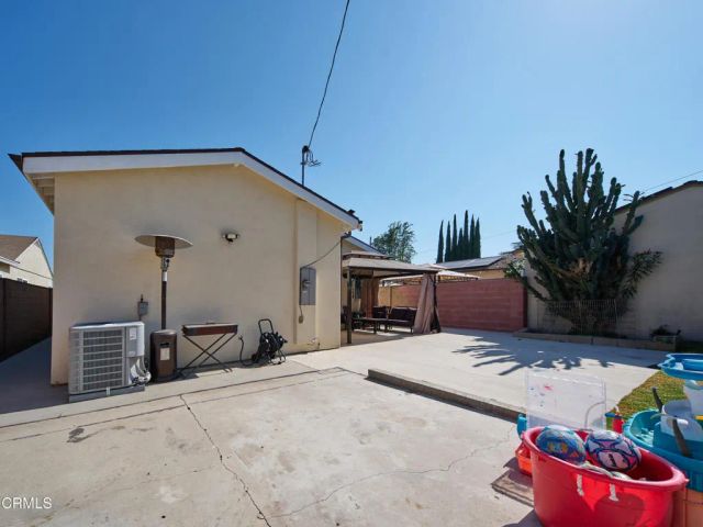 11045 Califa Street, North Hollywood, CA 91601