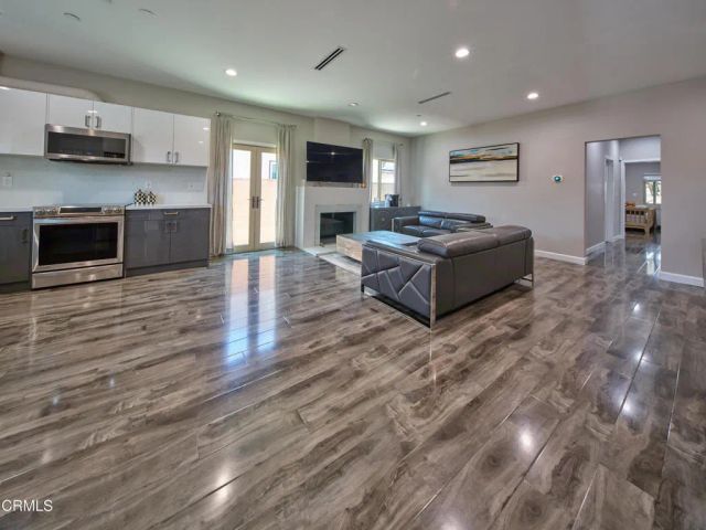 11045 Califa Street, North Hollywood, CA 91601