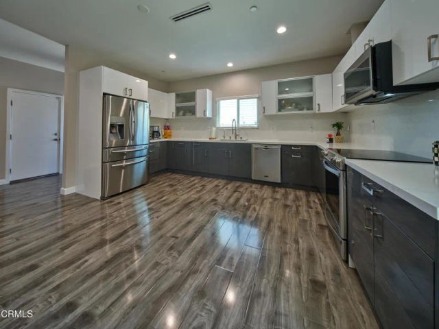 11045 Califa Street, North Hollywood, CA 91601