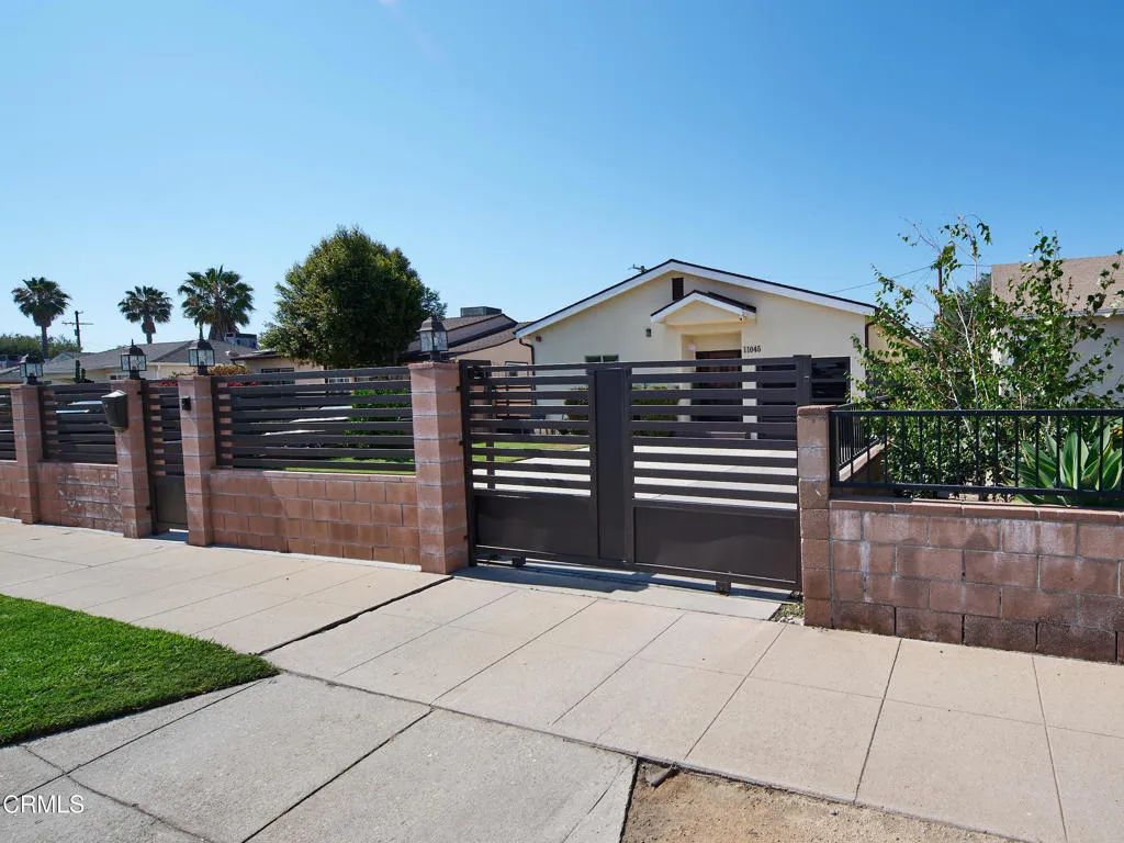 11045 Califa Street, North Hollywood, CA 91601