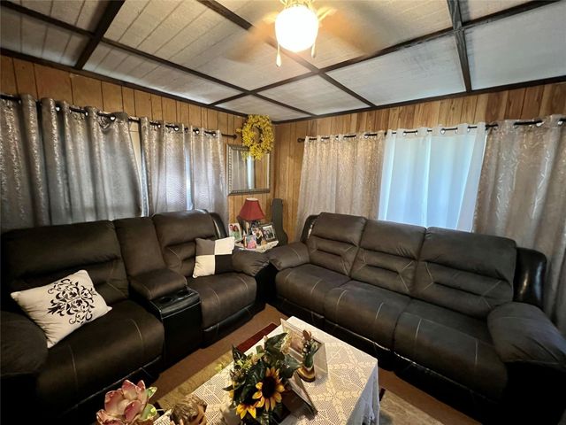 206 S Cottonwood Street, Crockett, TX 75835