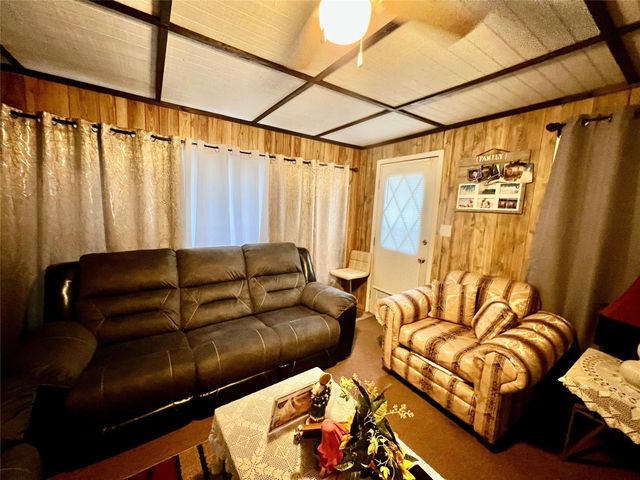 206 S Cottonwood Street, Crockett, TX 75835