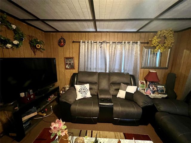 206 S Cottonwood Street, Crockett, TX 75835