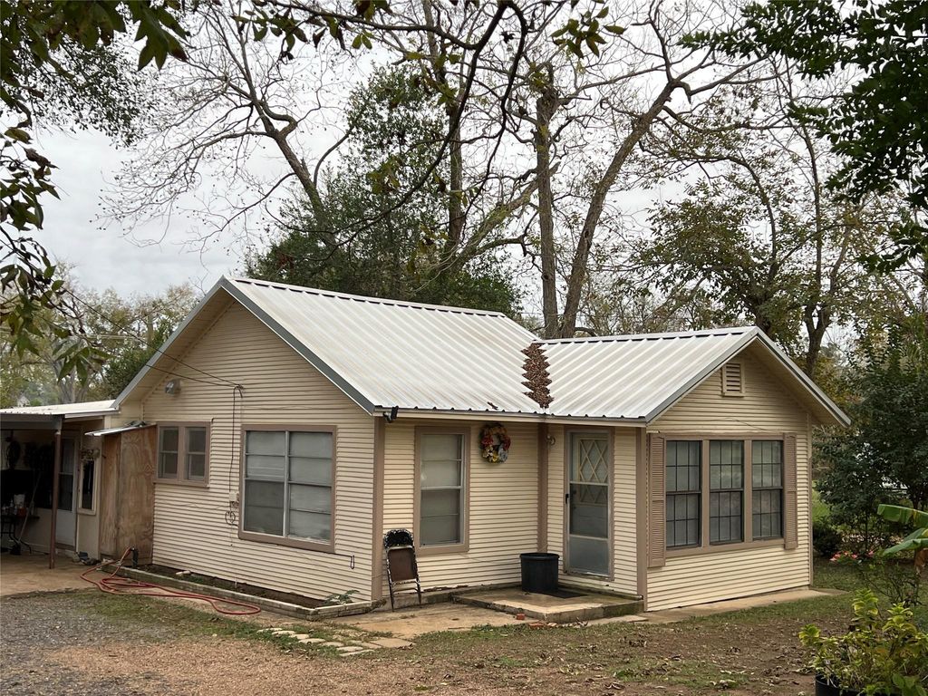 206 S Cottonwood Street, Crockett, TX 75835