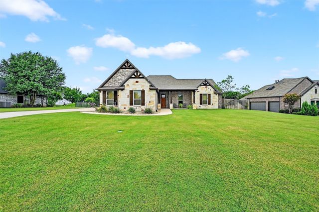 686 Cypress Point Drive, Gunter, TX 75058