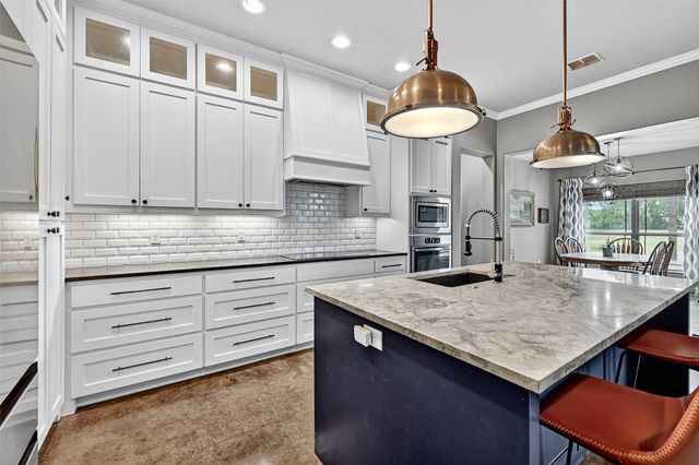 686 Cypress Point Drive, Gunter, TX 75058