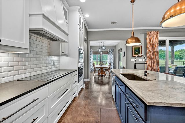 686 Cypress Point Drive, Gunter, TX 75058