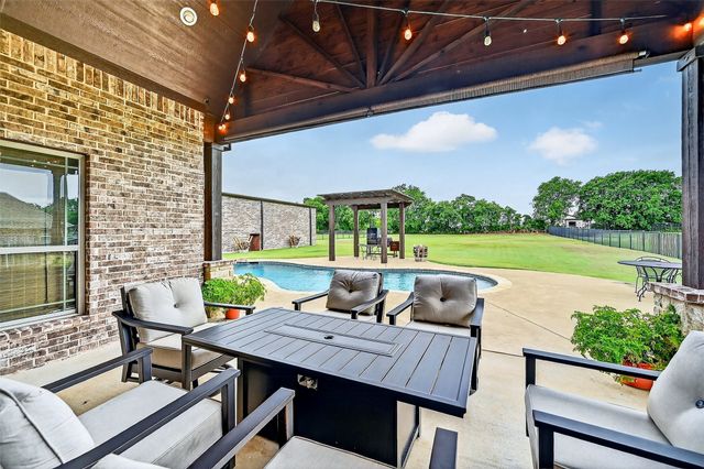 686 Cypress Point Drive, Gunter, TX 75058