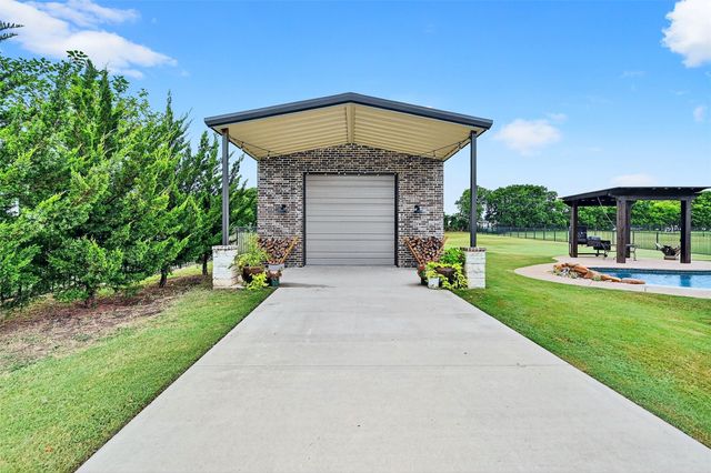 686 Cypress Point Drive, Gunter, TX 75058