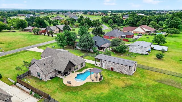 686 Cypress Point Drive, Gunter, TX 75058