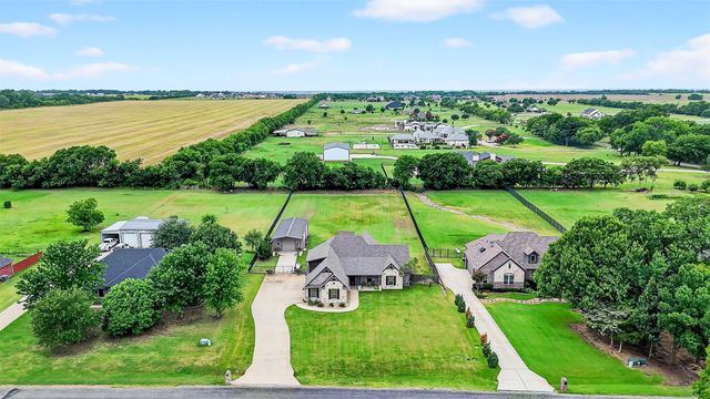 686 Cypress Point Drive, Gunter, TX 75058