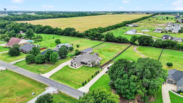686 Cypress Point Drive, Gunter, TX 75058