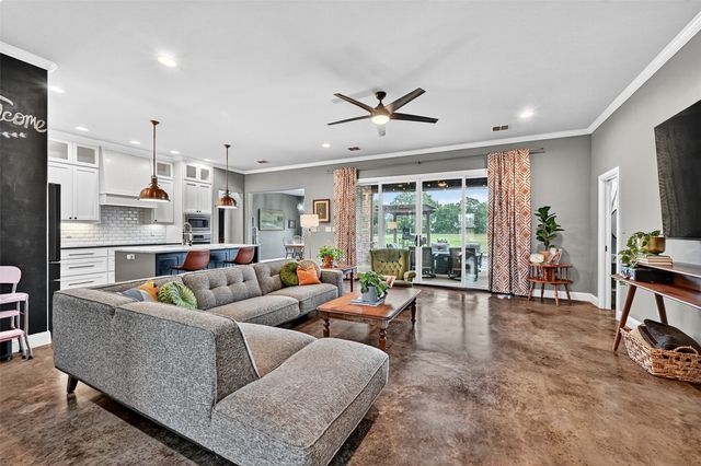 686 Cypress Point Drive, Gunter, TX 75058