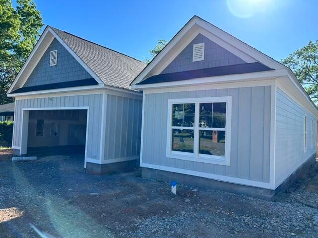 1 Emmett Avenue, NW, Cleveland, TN 37311