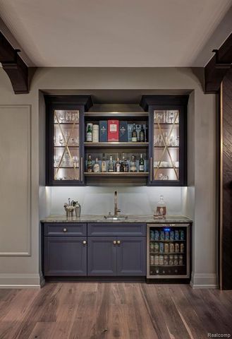 100 Bridgeview Drive, Bloomfield Hills, MI 48304