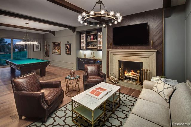 100 Bridgeview Drive, Bloomfield Hills, MI 48304