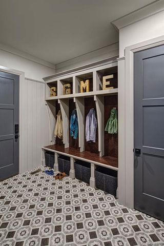 100 Bridgeview Drive, Bloomfield Hills, MI 48304