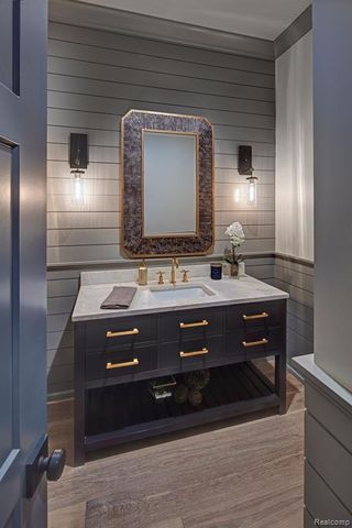 100 Bridgeview Drive, Bloomfield Hills, MI 48304