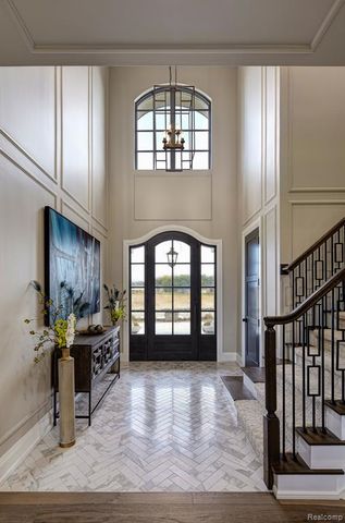 100 Bridgeview Drive, Bloomfield Hills, MI 48304