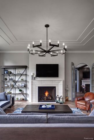 100 Bridgeview Drive, Bloomfield Hills, MI 48304