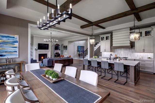 100 Bridgeview Drive, Bloomfield Hills, MI 48304