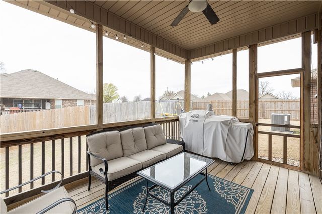 951 Piper Street, Cave Springs, AR 72718