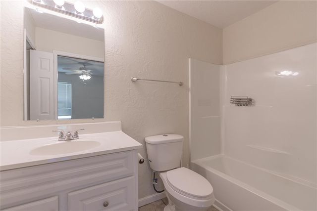 913 SW 16th Street, Moore, OK 73160