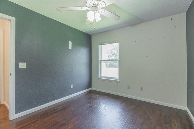 913 SW 16th Street, Moore, OK 73160
