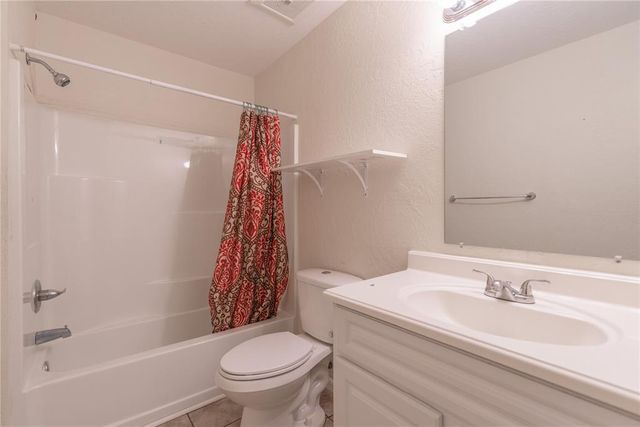 913 SW 16th Street, Moore, OK 73160