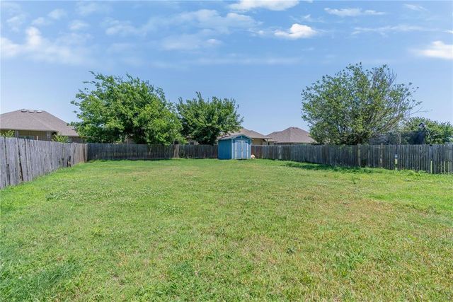 913 SW 16th Street, Moore, OK 73160