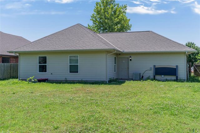 913 SW 16th Street, Moore, OK 73160