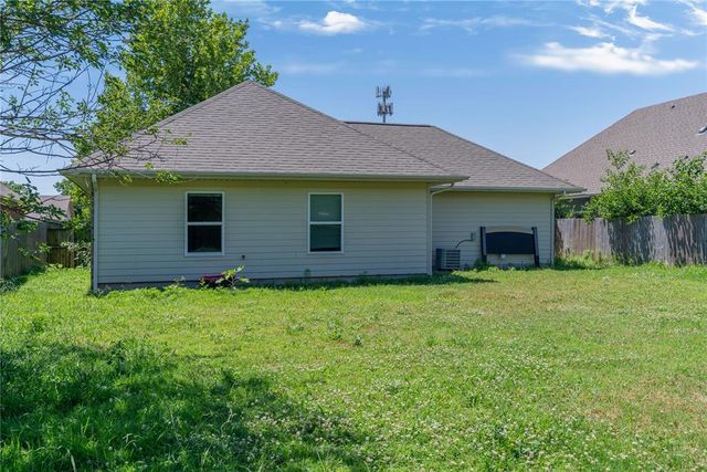 913 SW 16th Street, Moore, OK 73160