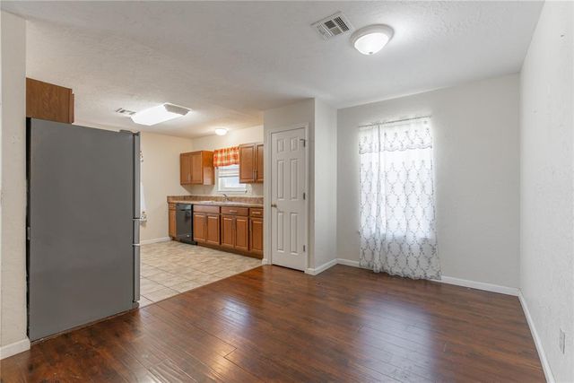 913 SW 16th Street, Moore, OK 73160