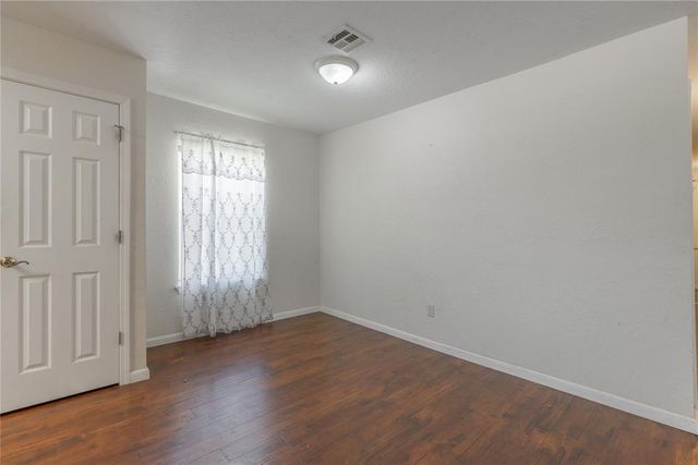 913 SW 16th Street, Moore, OK 73160