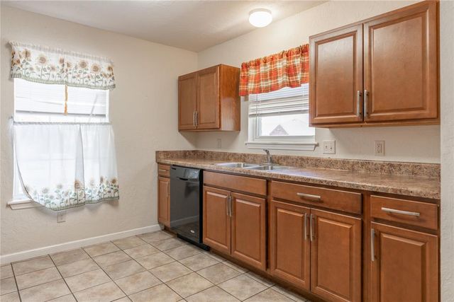 913 SW 16th Street, Moore, OK 73160